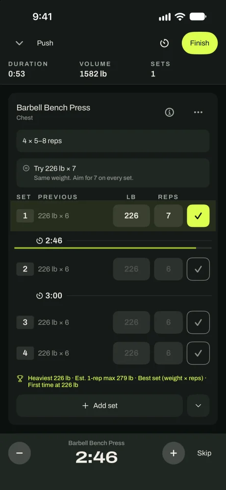 The rest timer bar counting down after a set, with −15, +15 and Skip buttons.